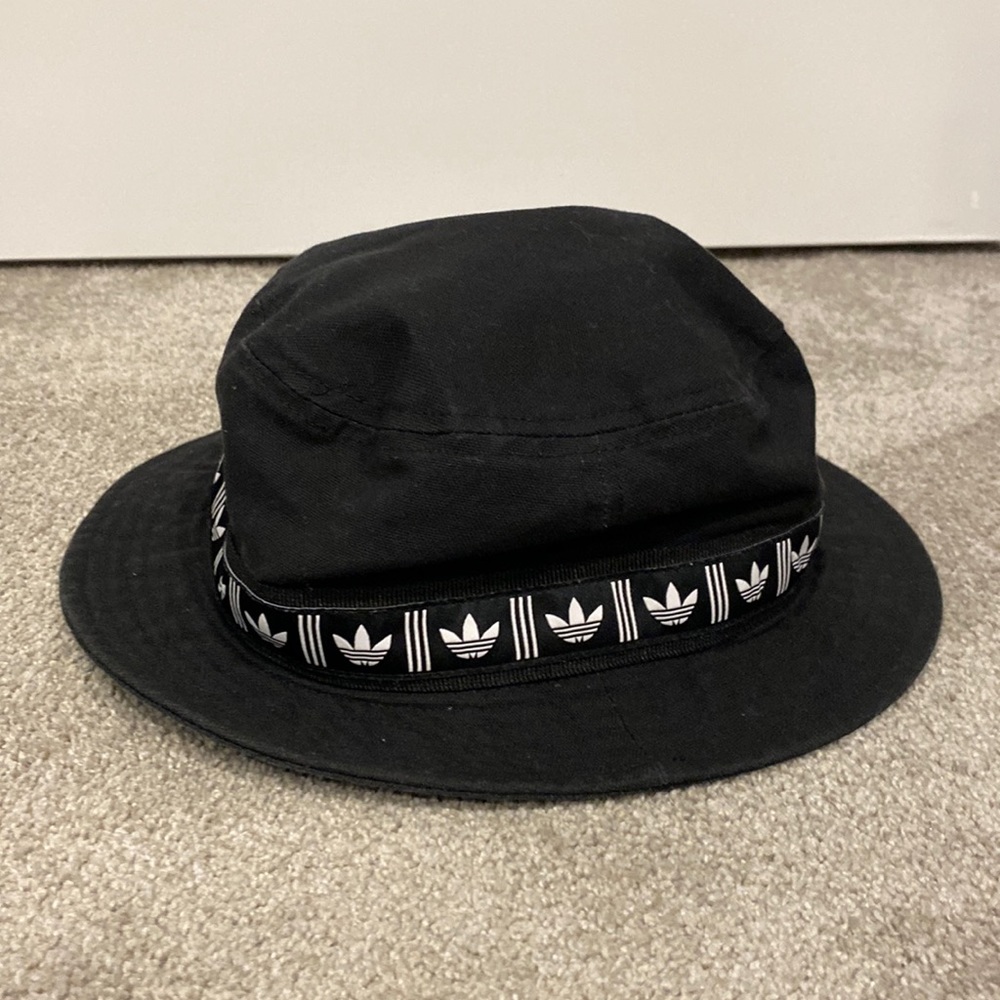 Adidas bucket hat